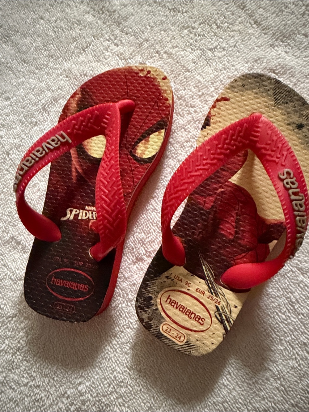 Havaianas Kids Red Spider-Man Graphic Flip Flops
